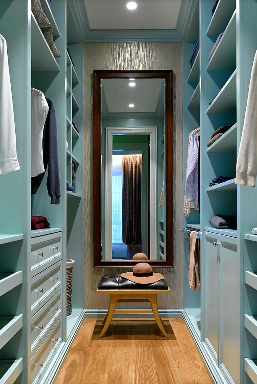 Параллельная гардеробная комната с большим зеркалом Сальск