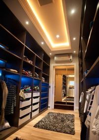 Большая открытая гардеробная комната с комбинированным наполнением Сальск